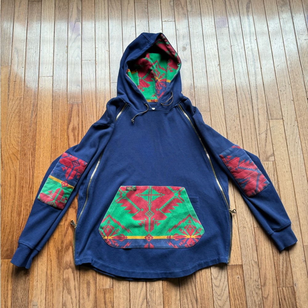 Tackma brand Hoodie with unique two zipper front sz L